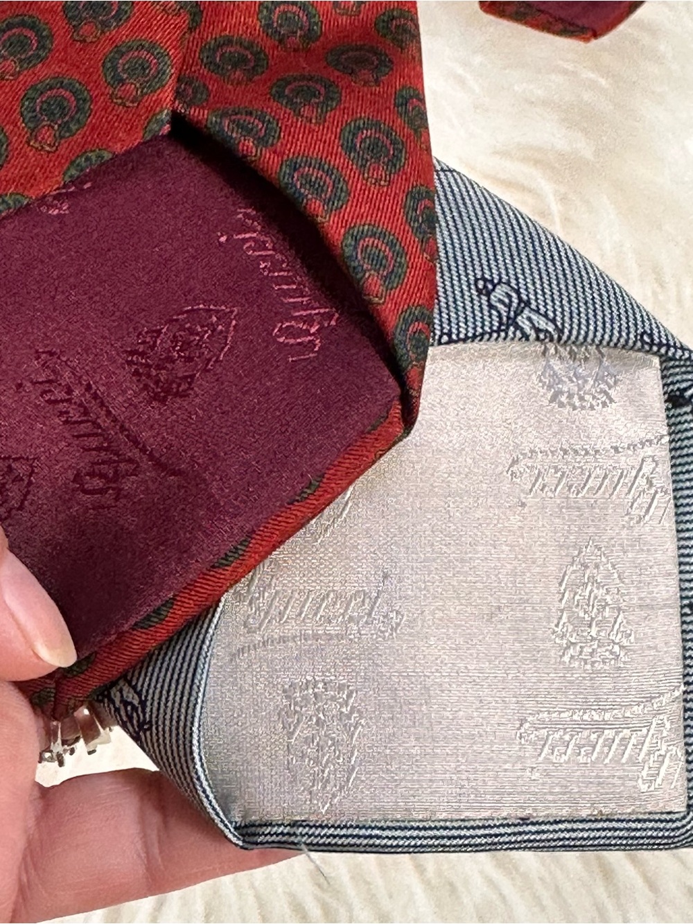 Gucci vintage bundle Red and Light Gray Patterned Silk Ties - Picture 6 of 10
